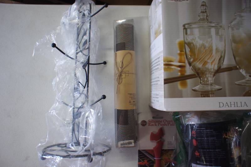 lot 308 image: (Lot of 8) Assorted Household