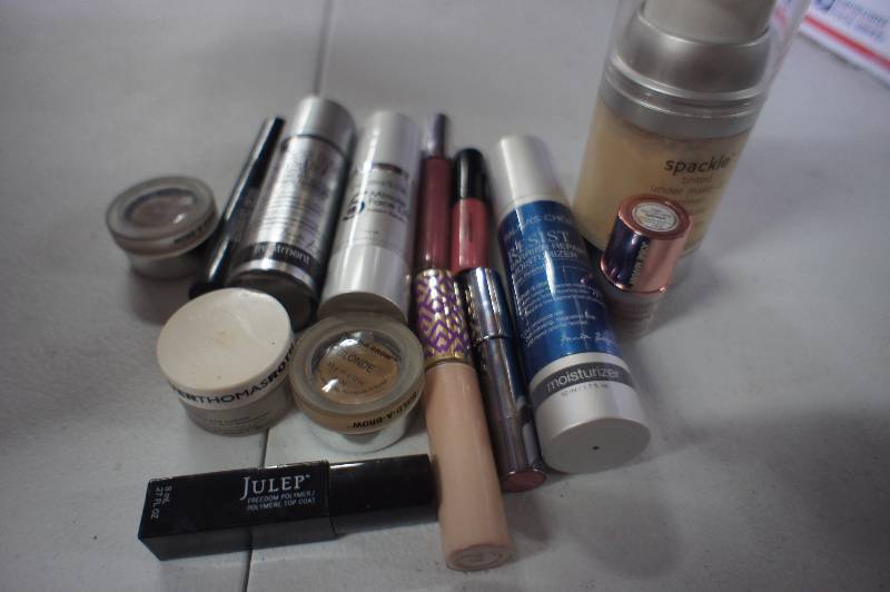 lot 315 image: (Lot of 14) Assorted Make-up