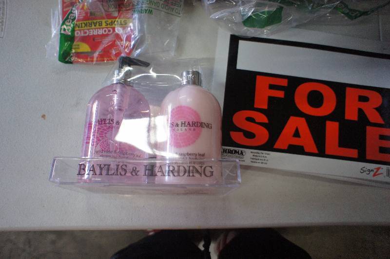 lot 316 image: (Lot of 9) Household Items