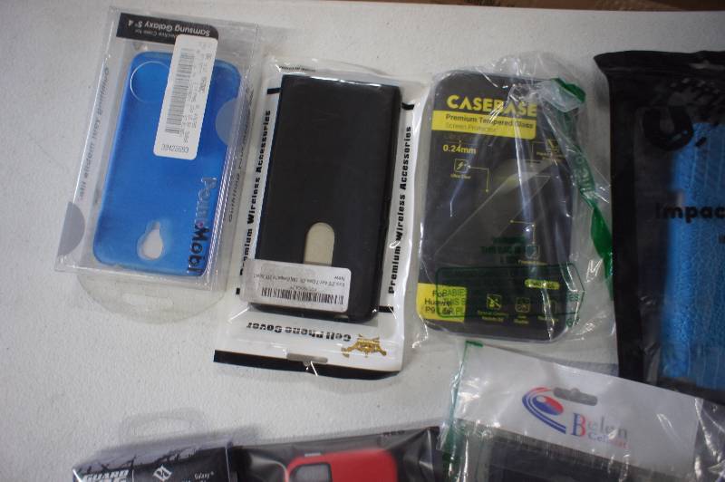 lot 325 image: (Lot of 14) Phone Cases
