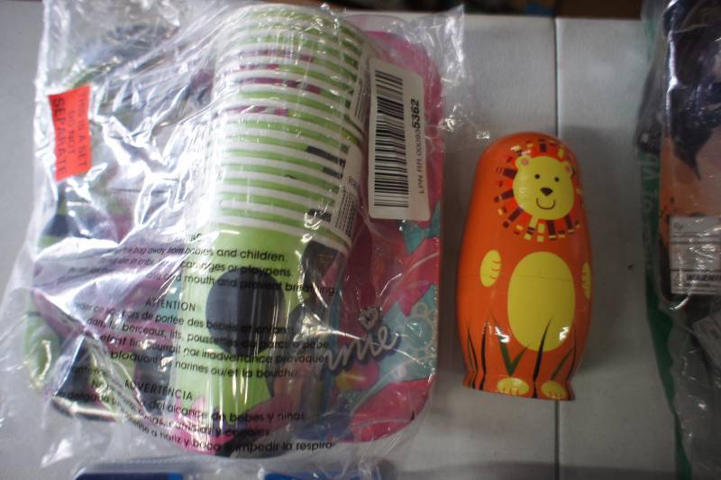 lot 332 image: (Lot of 6) Children Items