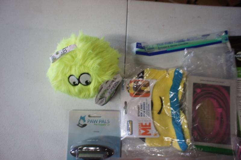 lot 343 image: (Lot of 7) Dog Supplies