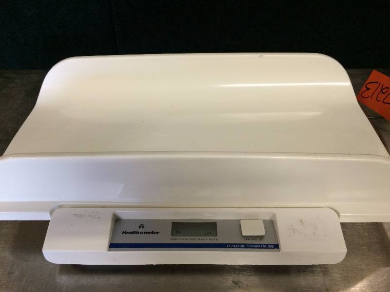 lot 2 image: Retails New $300 Health O Meter Digital Portable Pediatric Strain Gauge Infant Child Baby Scale With Adapter & Extra-Wide Tray, 44 lb x 0.5 oz. Super Condition