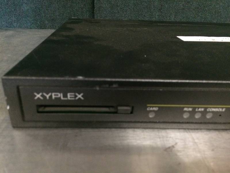 lot 4 image: Xyplex MaxServer MX-1620-002 Terminal Access Server - Nice Working Condition