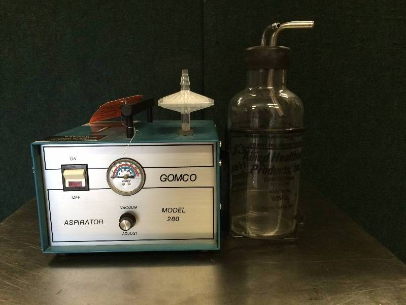 lot 15 image: Retails Used $400 Gomco Model 280 Suction Pump Portable Tabletop Compact Aspirator with Glass Collection Bottle - Super Condition