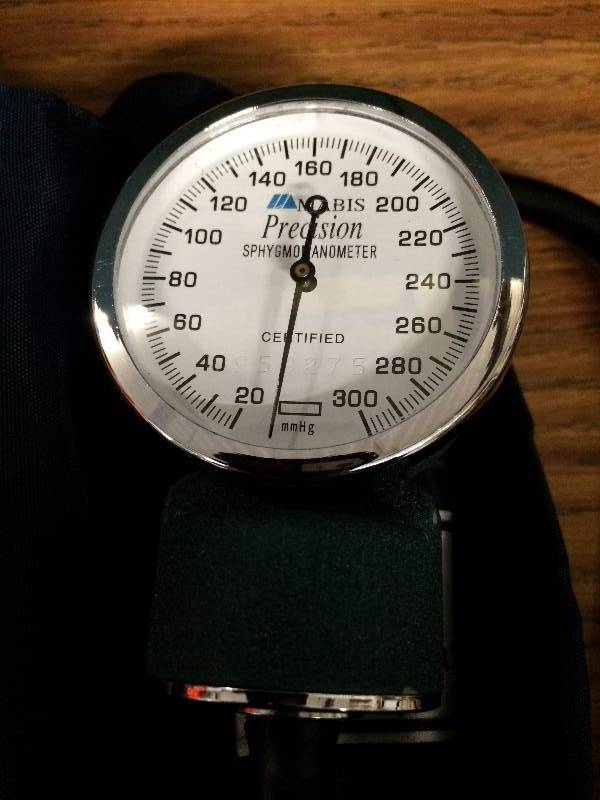 lot 18 image: Mabis Precision Aneroid Sphygmomanometer with Large Case