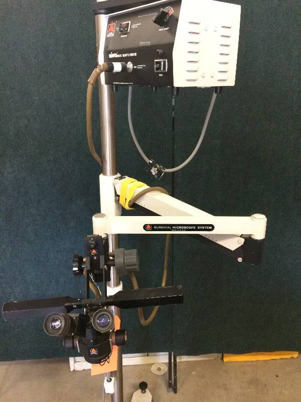 lot 83 image: Applied Fiberoptics Microsurgical Fiberoptic Projector Fiber Optic Light
