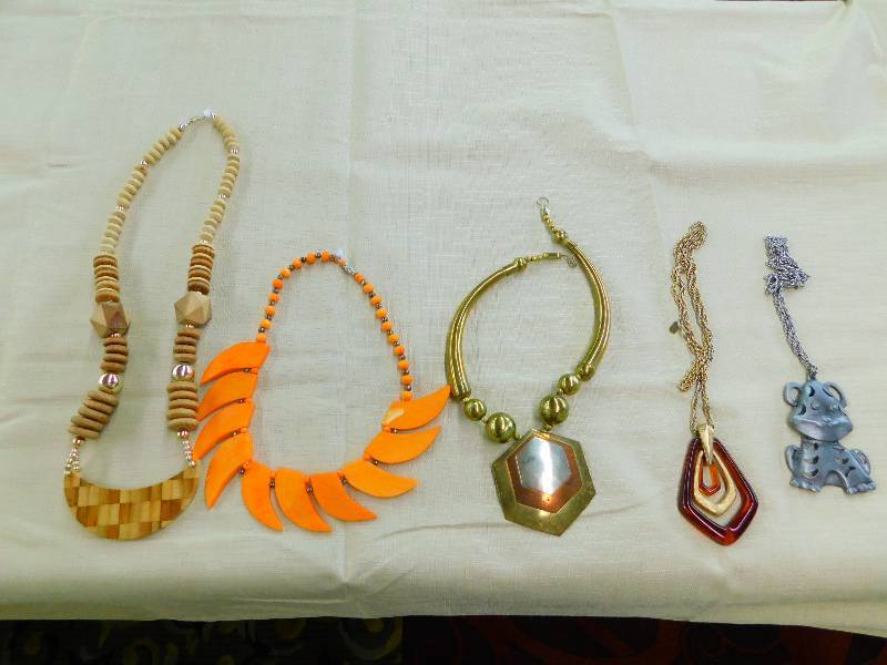 JEWELRY, NECKLACES