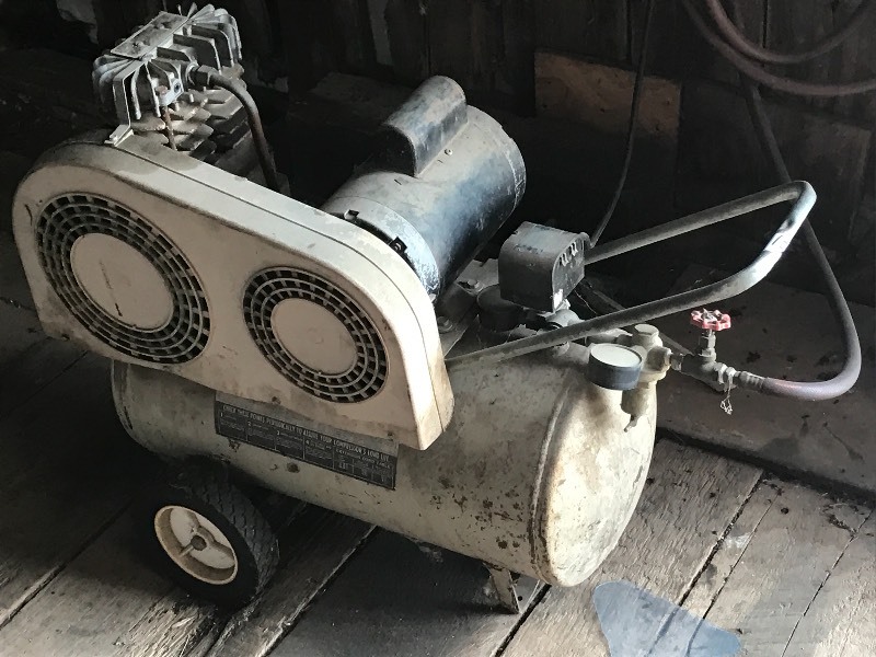 lot 12 image: 4HP Air Compressor