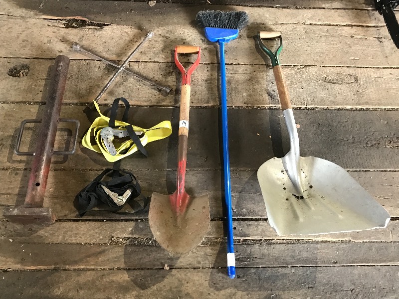 lot 14 image: Assorted Hand Tools