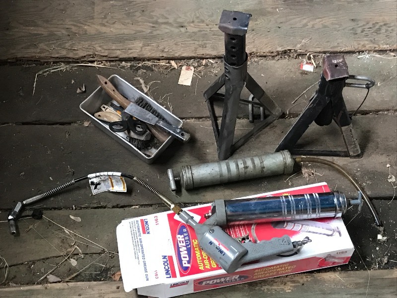 lot 20 image: Jack Stands, Grease Gun, Hand Tools