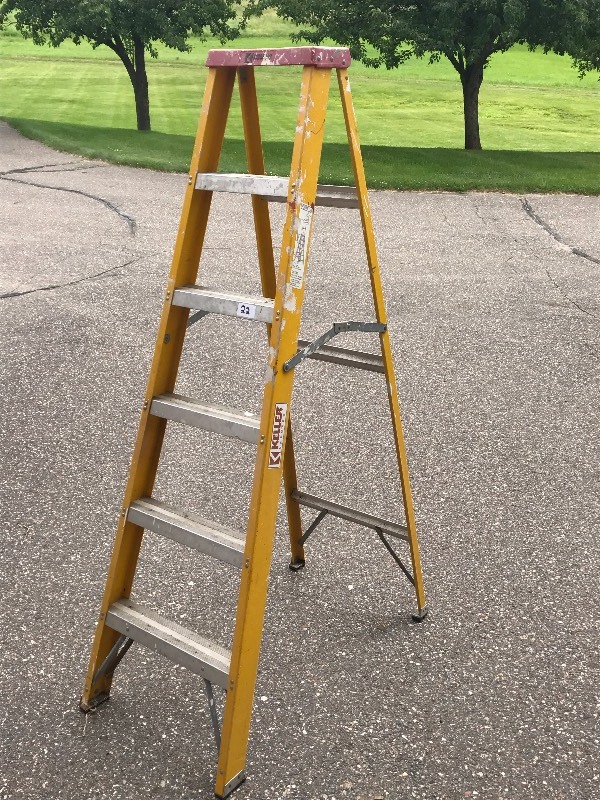 lot 22 image: Keller 6ft Step Ladder