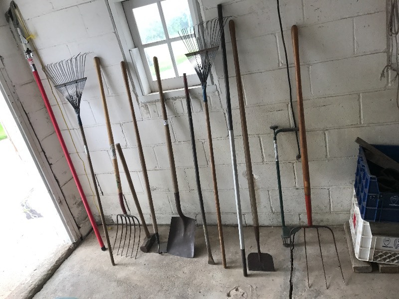 lot 27 image: Assorted Hand Tools