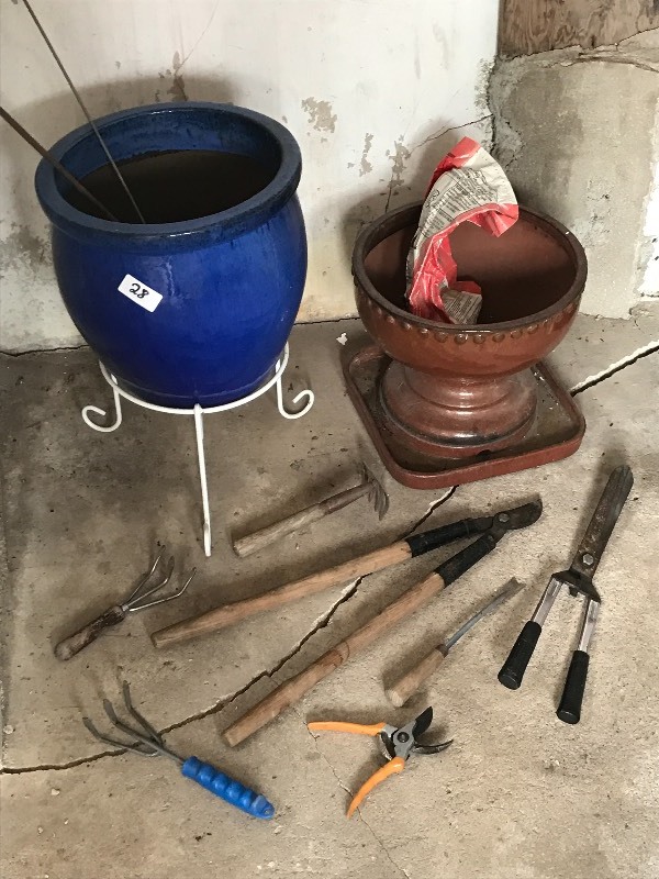 lot 28 image: (2) Flower Pots & Gardening Tools