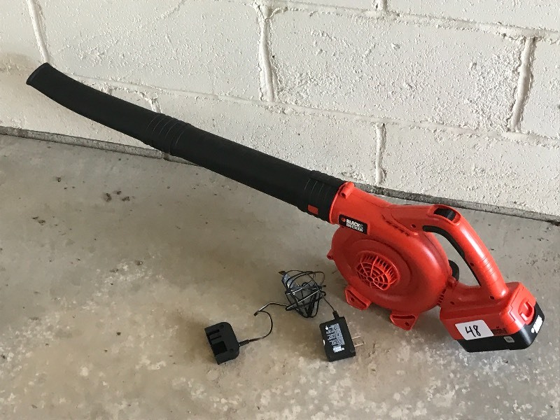 lot 48 image: Black & Decker Cordless Blower