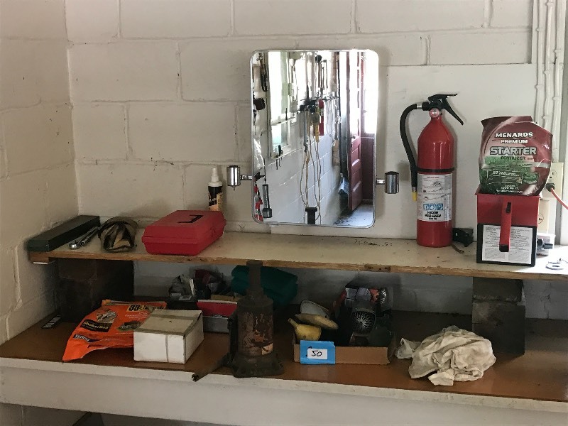 lot 50 image: Toolbench Contents
