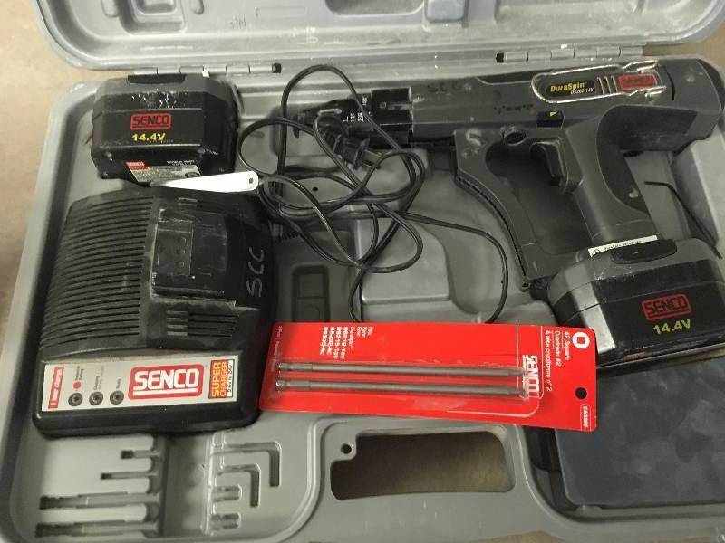 SENCO SCREW GUN AND SCREWS