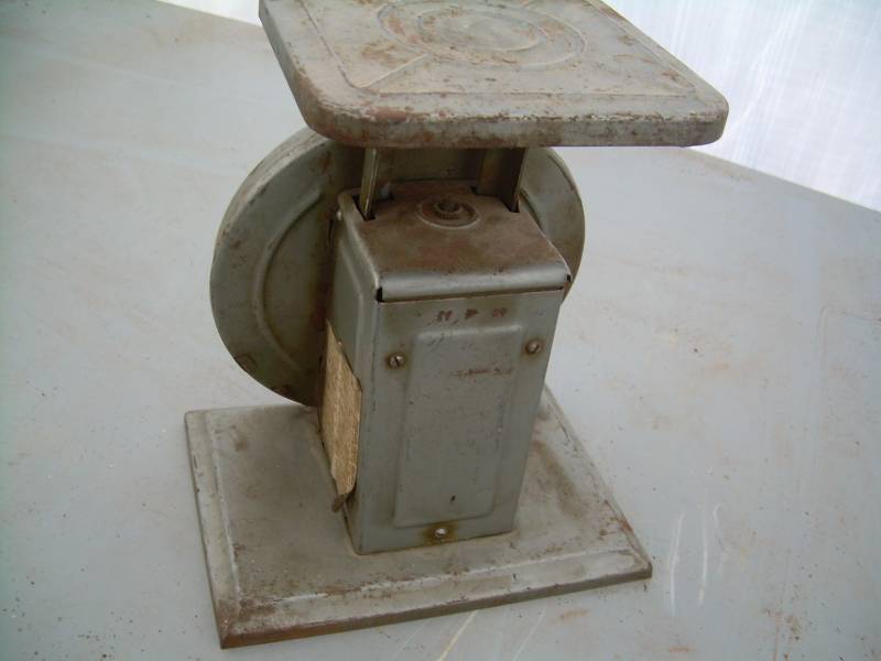 lot 2 image: VINTAGE PELOUZE SCALE