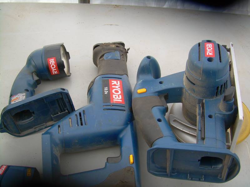 lot 6 image: RYOBI 4 12 INCH CIRCULAR SAW , DRILL , FLASH LIGHT
