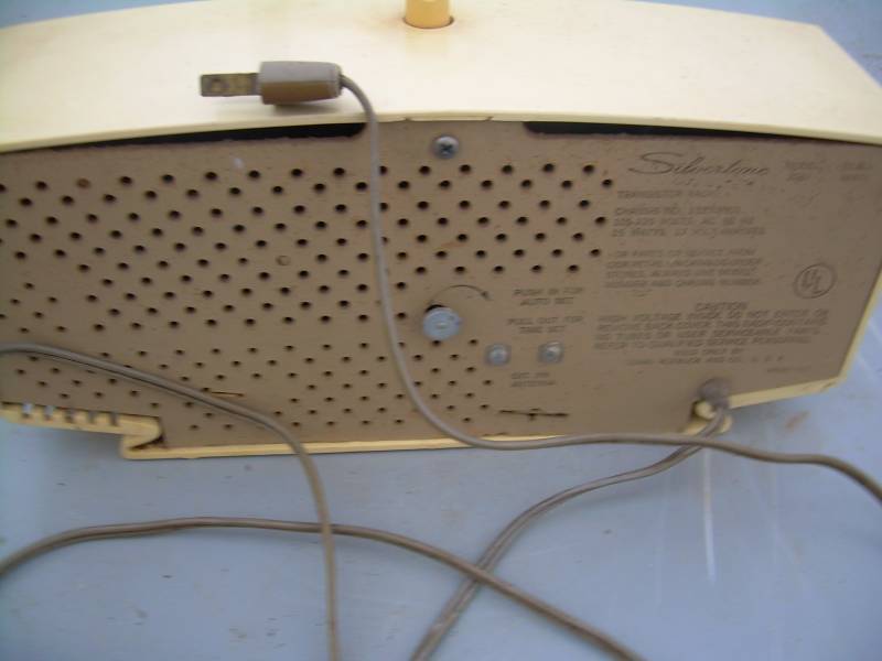 lot 13 image: VINTAGE SEARS RADFIO