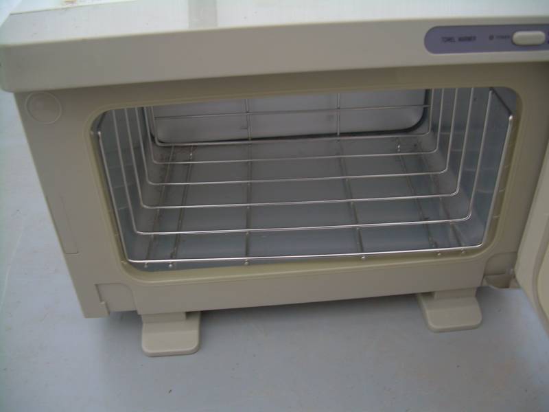 lot 14 image: PARAGON TOWEL WARMER