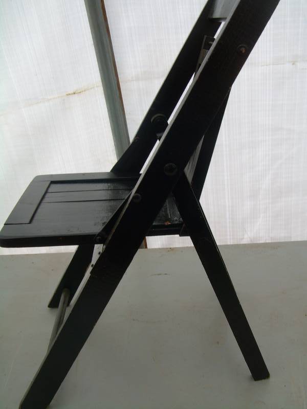 lot 15 image: VINTAGE WOODEN CHILDS FOLDING CHAIR
