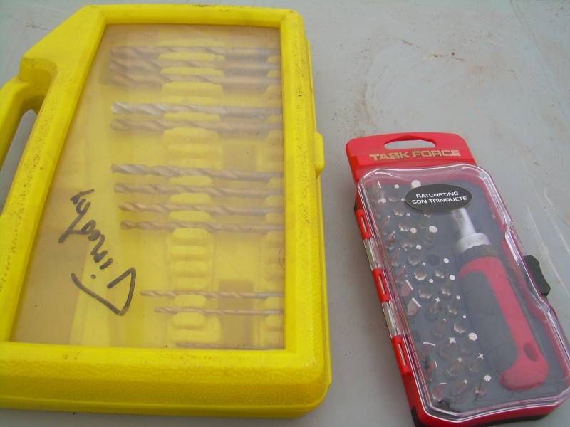 lot 23 image: 8 AND 9 FOOT TOOL REPLACEMENT CORDS RATCHET SET AND DRILL BITS