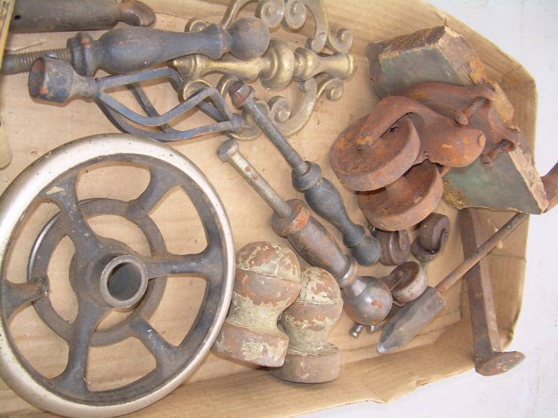 lot 31 image: VINTAGE METAL WARE