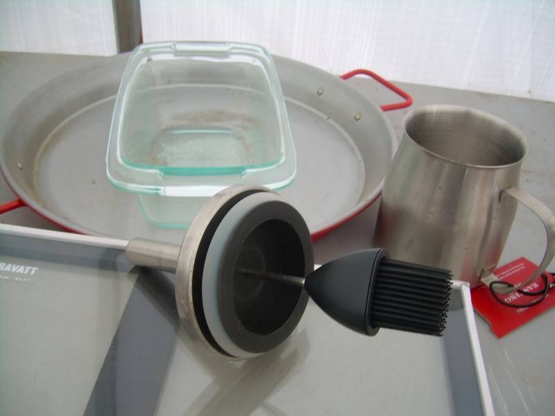 lot 36 image: HOUSEWARES