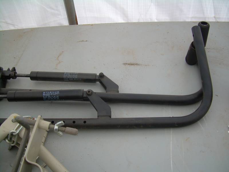 lot 41 image: LIFTS FOR AN ELECTRIC WHEEL CHAIR OVER HEAD HAND HOLD FOR A HOSPITAL BED