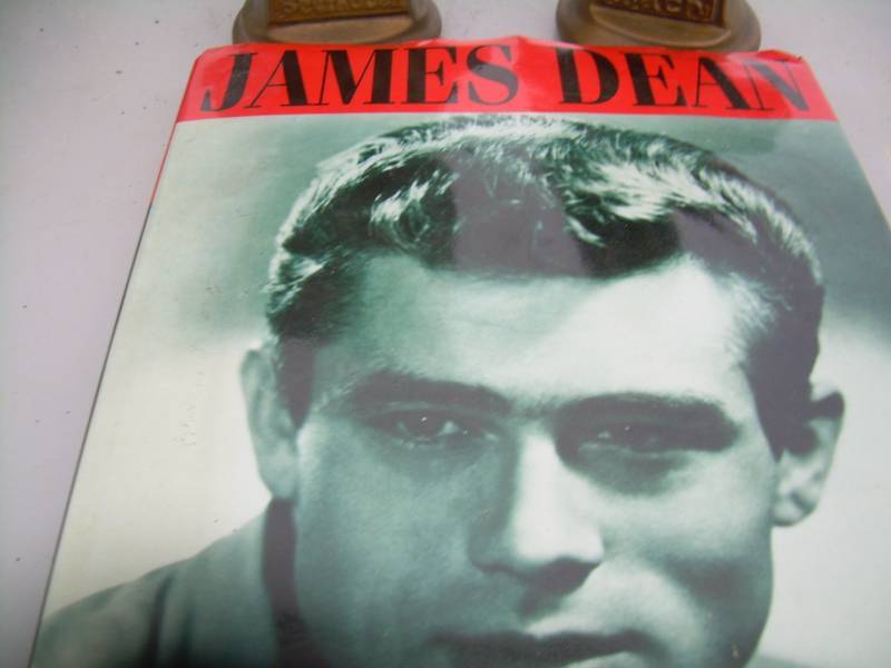 lot 56 image: COLLECTIBLE JAMES DEAN BOOK 2 BUSTS AND GRAM SCALE