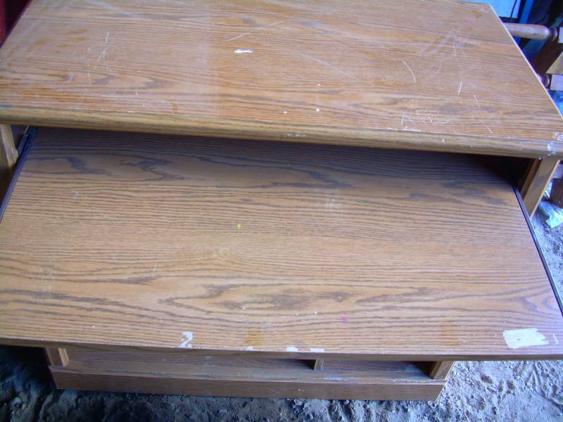 lot 62 image: COMPUTER DESK