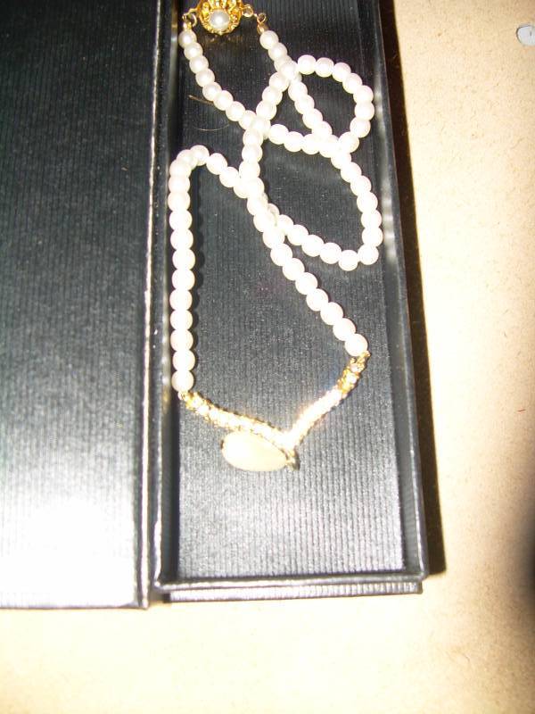 lot 64 image: diamond and pearl necklace