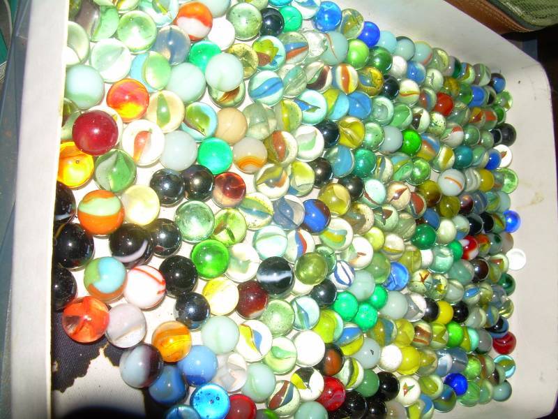 lot 66 image: VINTAGE MARBLES