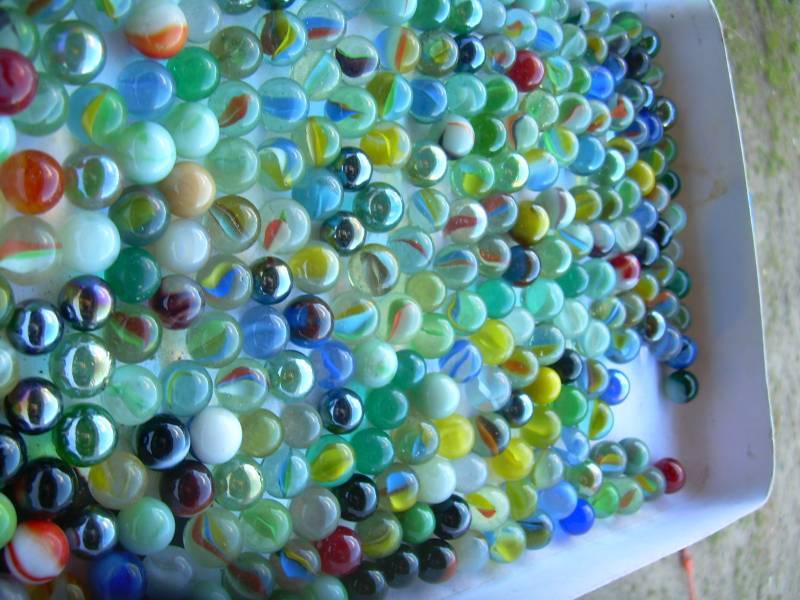 lot 67 image: VINTAGE MARBLES
