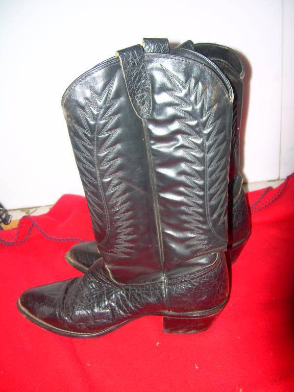 lot 71 image: LEATHER COW BOOTS