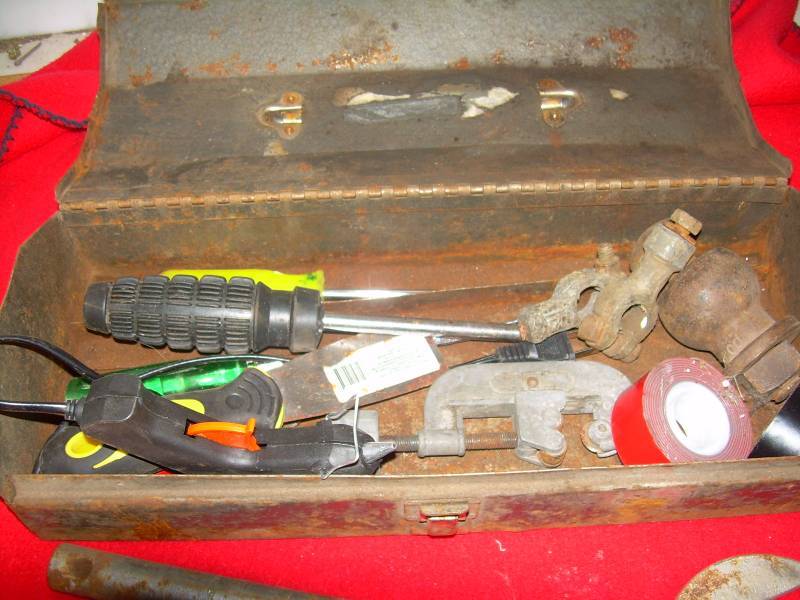 lot 76 image: TOOLS AND TOOL BOX
