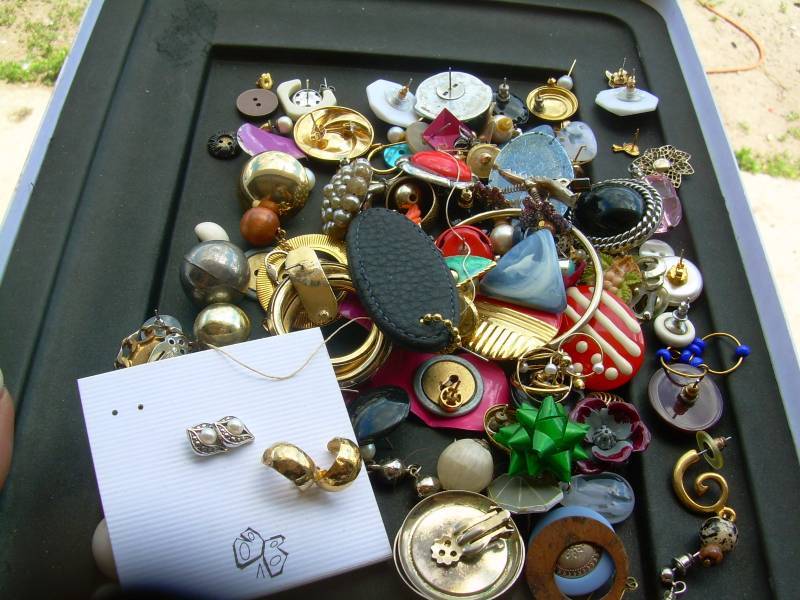 lot 78 image: JEWLERY