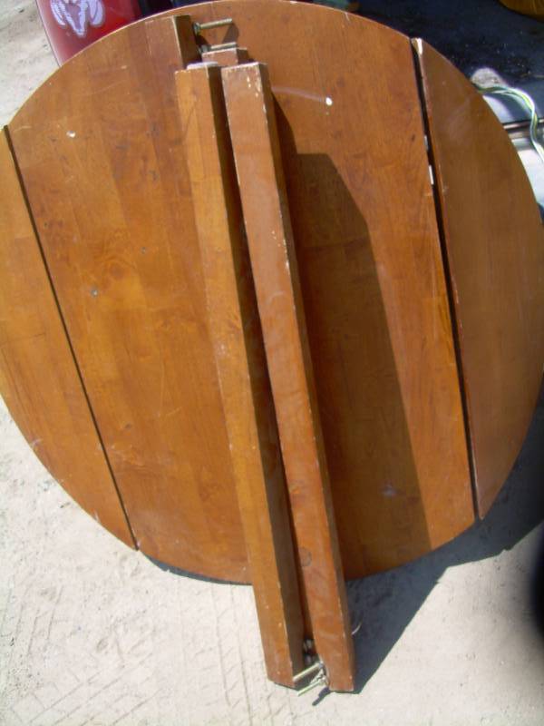 lot 80 image: SMALL OAK DROP LEAF TABLE