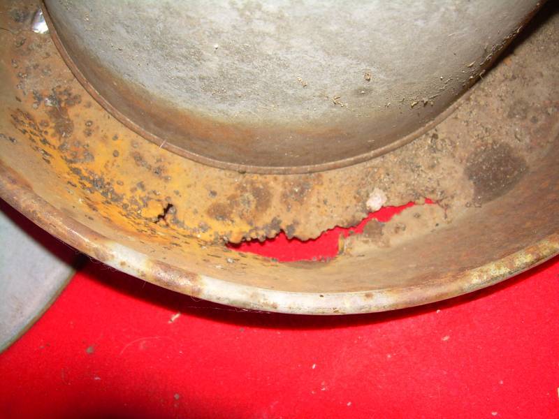 lot 82 image: VINTAGE FEEDER AND 1 EXTRA BOTTOM