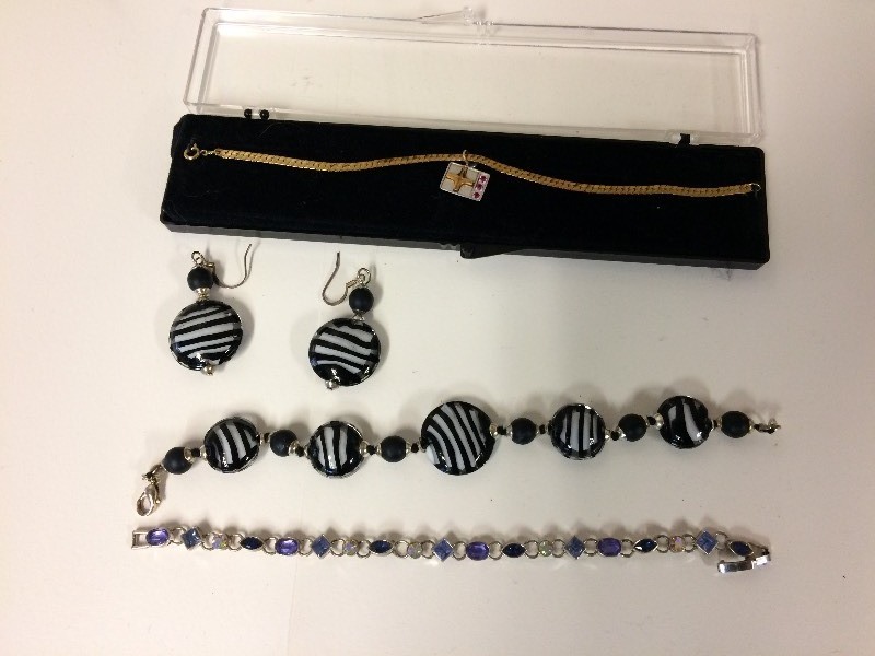 lot 13 image: Jewlery - Bracelets & Earrings