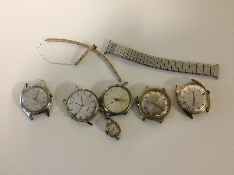 lot 14 image: Vintage Watches