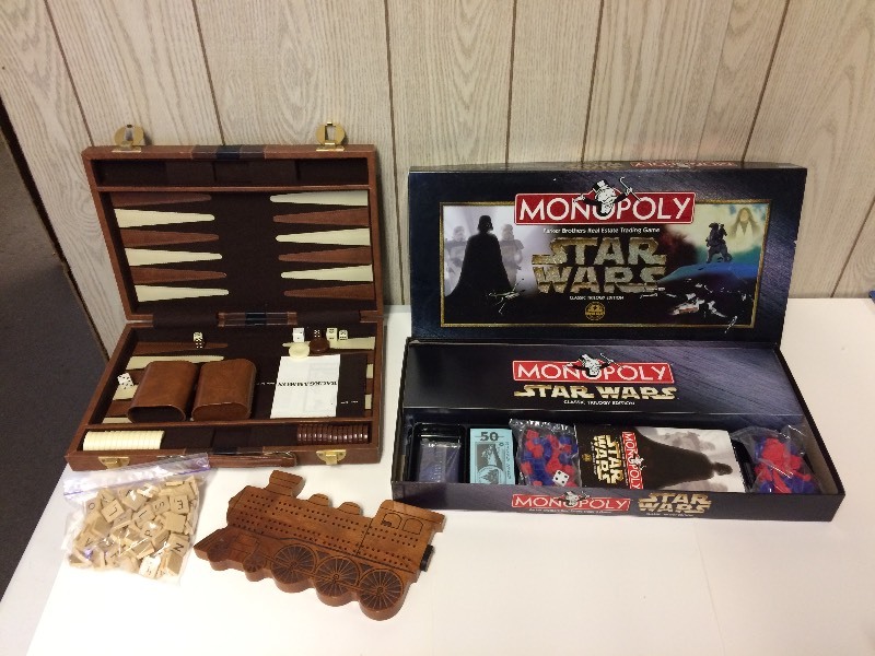 lot 30 image: Games - Star Wars Monopoly & more