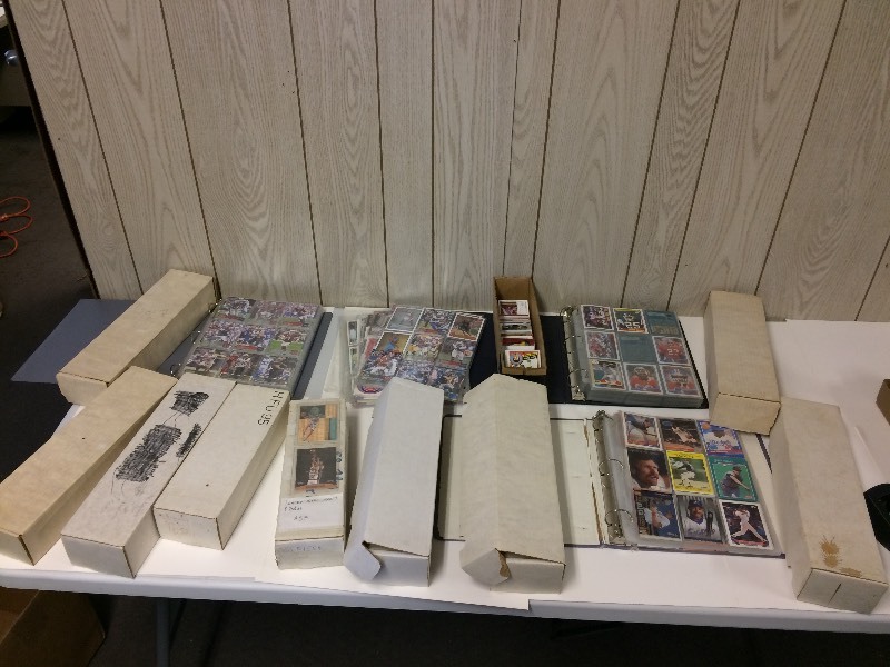 lot 39 image: Huge Lot of Sports Collectible Cards