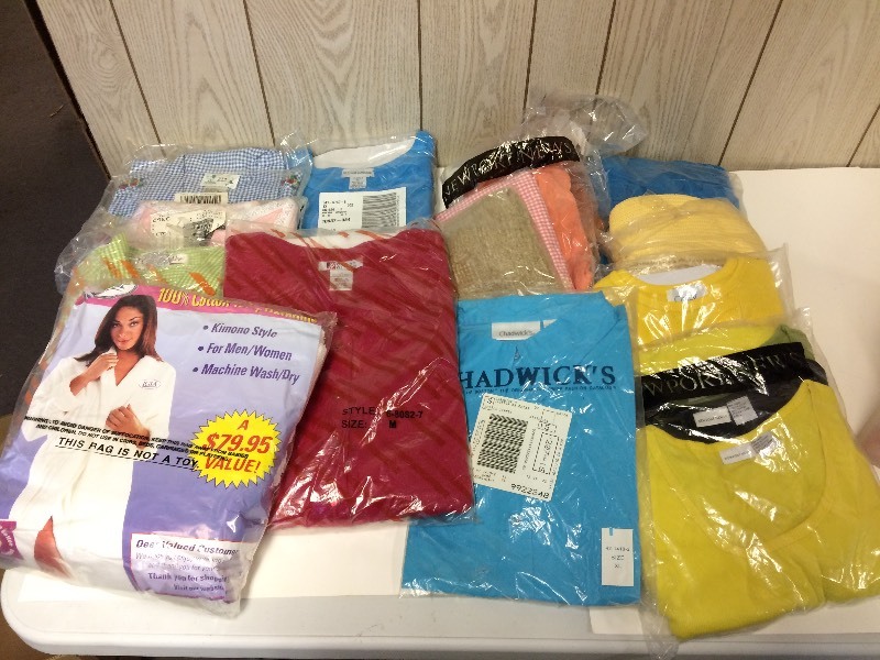 lot 100 image: Large Lot of New Womens Clothing