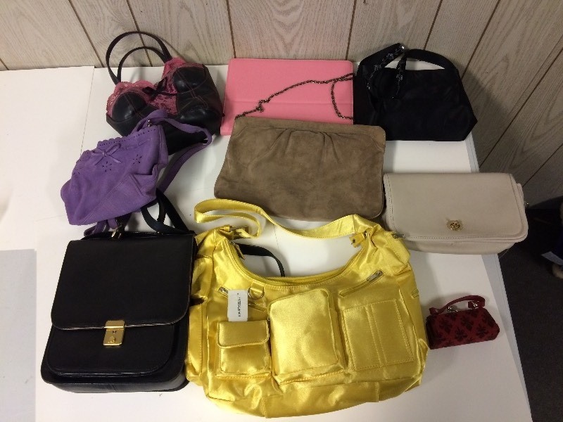 lot 107 image: 8 Purses