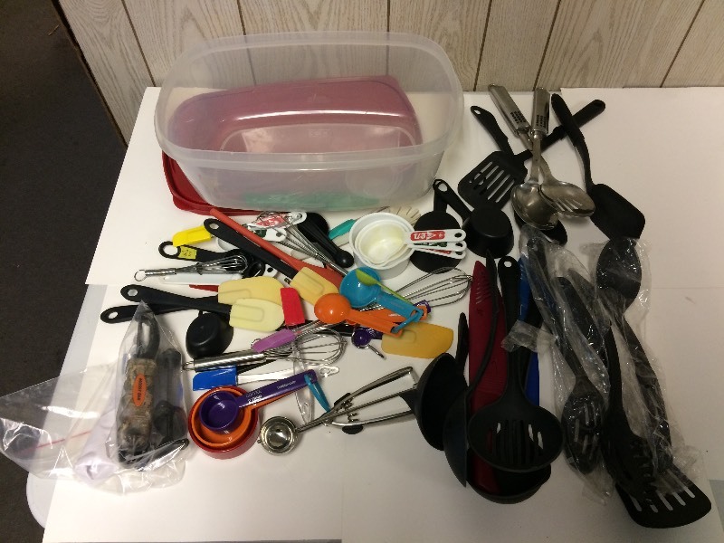 lot 112 image: Rubbermaid Tote full of Kitchen Gadgets