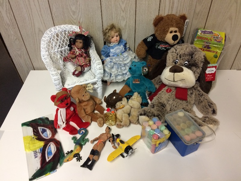 lot 114 image: Toys