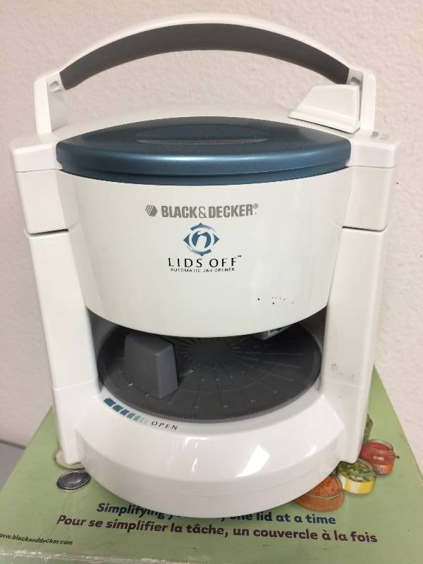 lot 4 image: BlackDecker Lids Off