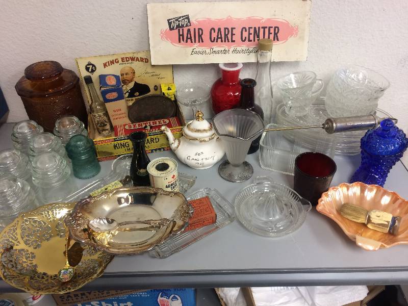 lot 1 image: Assorted Vintage Items